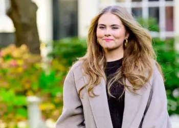 Prinses Amalia maakt indruk met een aangrijpend bezoek