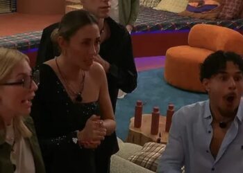 Big Brother verrast bewoners met extra genomineerde, chaos compleet!