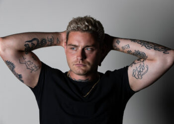 ‘Het verlies van Gabriël wordt niet erkend als een kind’: Douwe Bob over hartverscheurende rouw