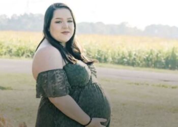 Urk!-ster Mathilde openhartig over complicaties: ‘al een week gestrekt op de bank’