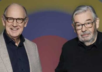 Emotioneel afscheid: Philip Freriks en Maarten van Rossem verlaten De slimste mens
