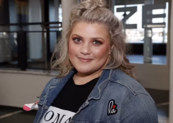 Esmée van Kampen deelt emotionele beelden van bevalling