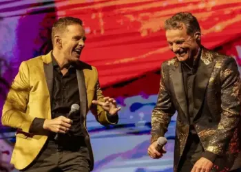 Alles voor de show: John de Bever en Kees Stevens onthullen bizarre verhalen