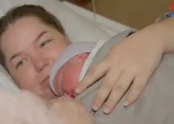 Tweelingzus Gerda trots op Mathilde: “Zij doet het toch maar mooi in haar eentje”