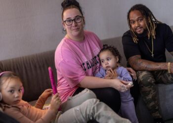 Familie Huisraad: Liyani verrast iedereen met slimme actie in buffetrestaurant