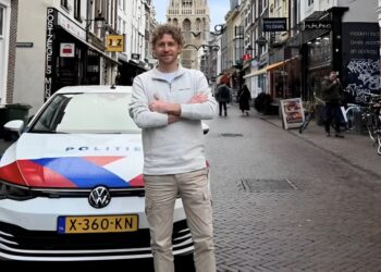 Ewout Genemans deelt eerste blik op agenten van Bureau Utrecht