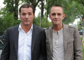 John de Bever breekt bijna af op Schiphol: hij is het helemaal zat!