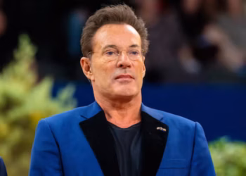 “Hij wist het vast al”: Gerard Joling over het geheim dat hij meenam naar het graf van zijn vader