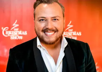 Commotie rond presentatiefoto van The Voice met Jamai Loman: ‘Wat is er met hem gebeurd?’