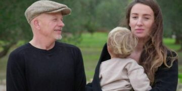 ‘Daar gaan ze weer’-Arjen verrast fans met mysterieuze comeback tussen de olijfbomen