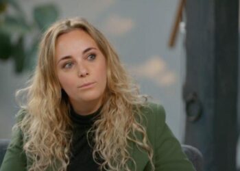 Eva raakt emotioneel in MAFS: ‘Ik voel me alleen en weer terug bij af’