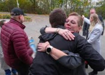 Tranen en dromen in seizoensfinale Een Huis Vol Emigreert