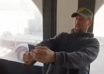 Boze Johan wijst Janneke terecht: ‘Door jouw fout sta ik voor schut’