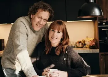 Na 23 jaar nog steeds vlinders: Kees van der Spek laat hartverwarmende liefde zien