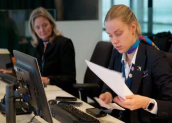 Kijkers geschokt na heftige scène in Schiphol Airport: Isabel in tranen