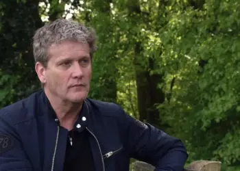 Undercover in Nederland legt bizarre praktijken bloot: “Als je eruit stapt, ga je naar de hel”