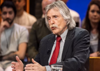 Johan Derksen woest: ‘LINDA.-cover Suzan & Freek is onbeschaafd en had nooit mogen gebeuren’