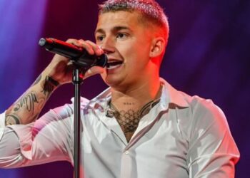 EO Beam bespot Mart Hoogkamer en oogst woede: ‘Zo ga je niet met geloof om!’