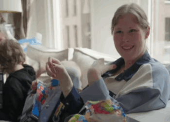 Kijkers Steenrijk, Straatarm snoeihard voor alleenstaande moeder Roosmarie en zeggen allemaal hetzelfde