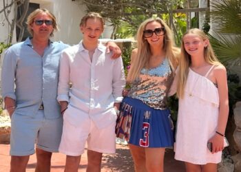 Roos Reedijk viert 50e verjaardag met emotioneel eerbetoon