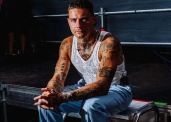 Douwe Bob beëindigt opnieuw een optreden abrupt