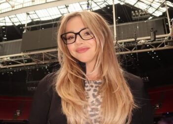 Emma Heesters maakt ontroerende boodschap bekend tijdens concert