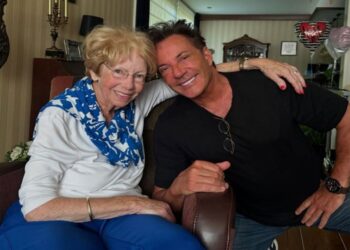 Gerard Joling brengt onverwacht bezoek en raakt volgers diep