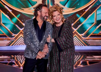 Carlo Boszhard begint emotioneel aan nieuw seizoen The Masked Singer zonder Loretta
