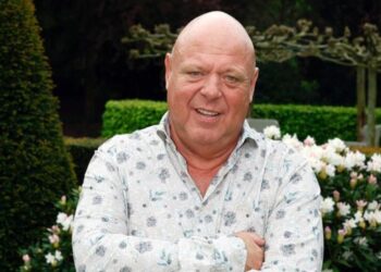 Peter Gillis in de problemen en krijgt harde klap te verwerken