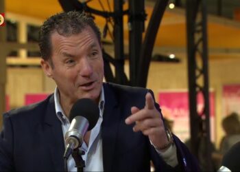 John de Bever woedend over Steenrijk, Straatarm: ‘Dit moet echt stoppen’