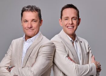 John en Kees kondigen spectaculaire fanreis aan