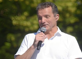 John de Bever herbeleeft zijn jeugd met een emotionele terugkeer