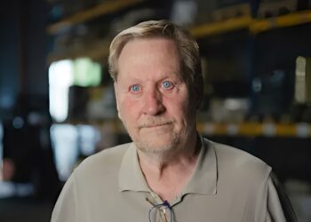 Augurkenkoning Oos Kesbeke breekt in tranen tijdens emotionele aflevering