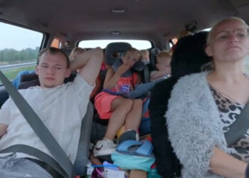 Tranen en spanningen in de auto bij Grote Gezinnen, Grote Vakanties