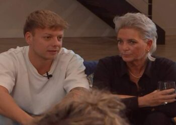 Ongeloof bij kijkers van De Bondgenoten over moeder van Demi: “Zij ziet toch hetzelfde?”