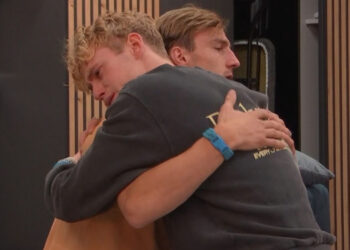 Tom barst in tranen uit na zwarte brief in De Bondgenoten