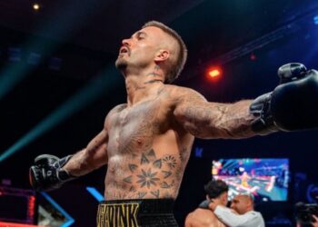 Dave Roelvink wint Boxing Influencers 2025, maar wat hij daarna doet zorgt voor verbazing