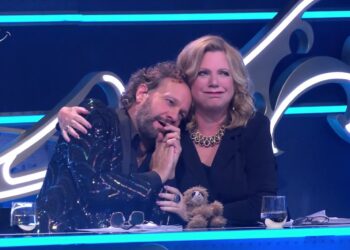 Carlo Boszhard eert overleden Loretta Schrijver met emotionele missie