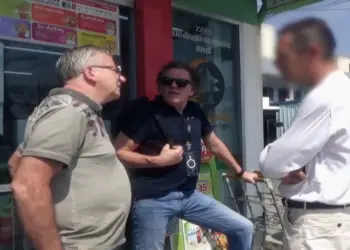 Kees van der Spek confronteert oplichter in Thailand, maar dan slaat het noodlot toe