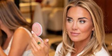 Monique breekt stilzwijgen over André Hazes en Bridget: “Ik vond het walgelijk”