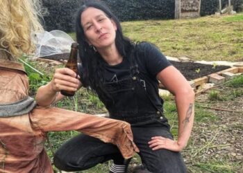 Van lachen tot tranen: Raven van Dorst verwelkomt bijzondere BN’ers op de boerderij