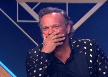 Carlo Boszhard in shock na onthulling in The Masked Singer: ‘Hoe kan je mij dat aandoen?’