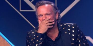 Carlo Boszhard in shock na onthulling in The Masked Singer: ‘Hoe kan je mij dat aandoen?’