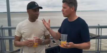 Kijkers verbaasd na emotionele onthulling van Kees Tol in Gelukkig Hebben We De Foto’s Nog