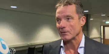 John de Bever deelt ontroerend eerbetoon aan zijn overleden moeder