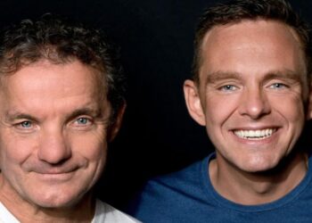 Achter de lach van John de Bever schuilt een stille maar moedige strijd