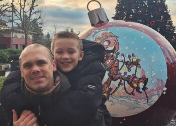 Alex uit Over Mijn Lijk krijgt het verlossende telefoontje van de artsen