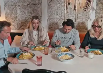 De Hanslers moeten per direct van de buis verdwijnen