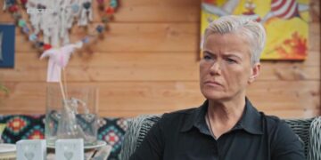 Oplichter verrast Ellie Lust in Scam Alert: een klap die haar zichtbaar raakte