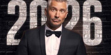 Publiekslid overschrijdt grens en wordt door Guido Weijers uit de zaal gezet